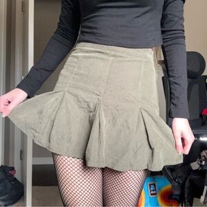 GREEN CORDUROY PLEATED SKIRT